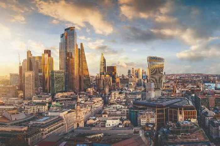 Consumer spending drives ‘healthy pickup’ for UK businesses 